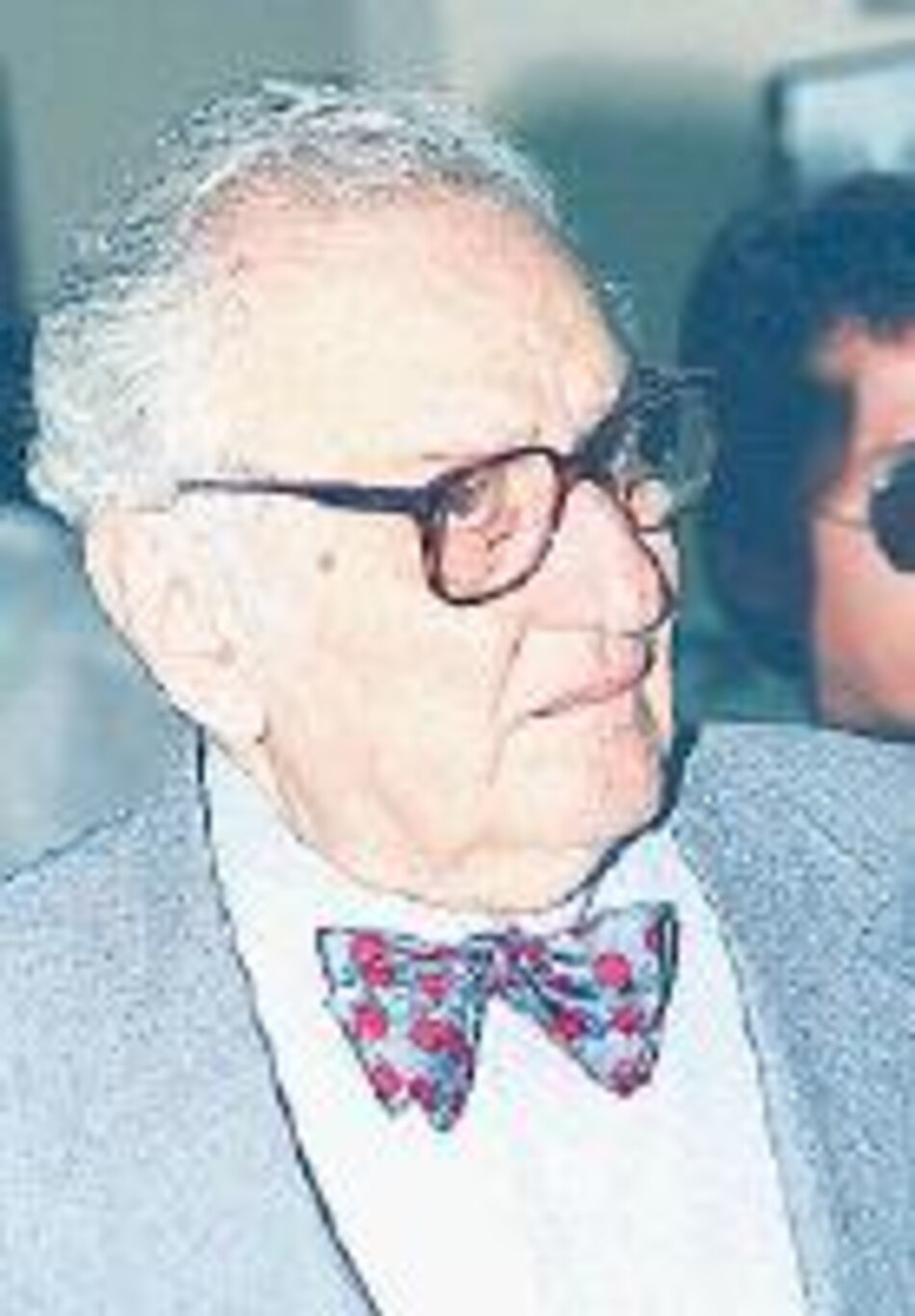 Asvat se confunde o no conoce la historia: Carles