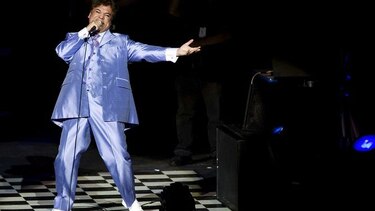 Polémica crítica a Juan Gabriel obliga a renunciar al director de TV UNAM