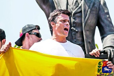 Trasladan a juzgado al opositor venezolano Leopoldo López para que escuche ratificación de su condena