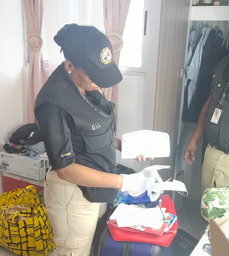 Una exfuncionaria de la Caja de Ahorros fue aprehendida por presunto delito financiero