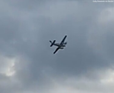 Alerta en Mississippi: policía detiene a piloto de avioneta que amenazó con estrellarse contra un Walmart