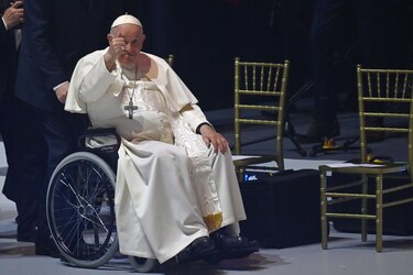 Vaticano admite padrinos de bautismo transexuales ‘con condiciones’
