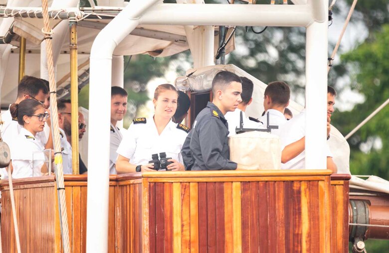 En fotos, así fue el cruce por el Canal de Panamá del buque escuela con la princesa Leonor