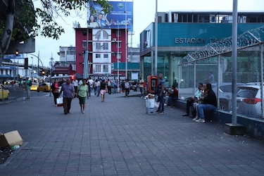 Desalojo de buhoneros permite la recuperación de áreas externas en estaciones del Metro