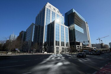 La Unión Europea acuerda congelar indefinidamente más de $200,000 millones de Rusia, que podrían servir para armar y reconstruir a Ucrania