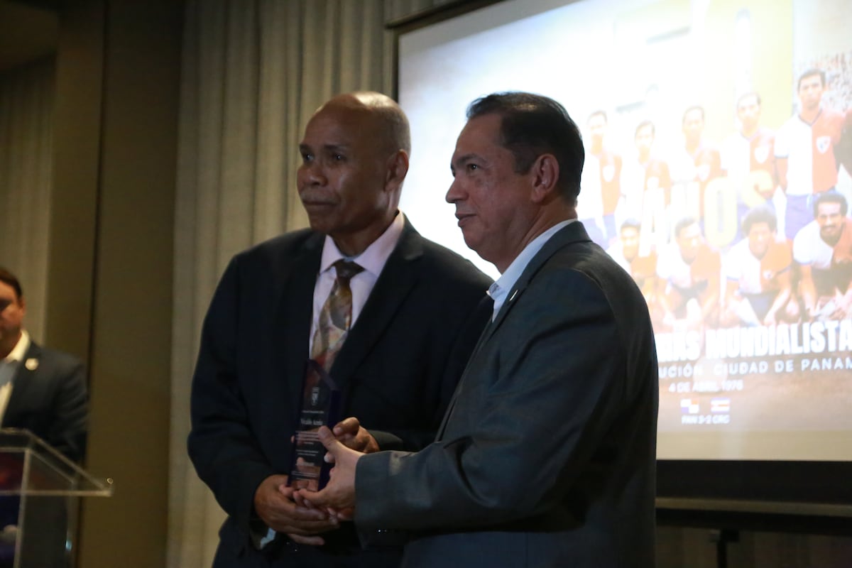 Homenaje a los pioneros del fútbol panameño a 50 años de su primera eliminatoria