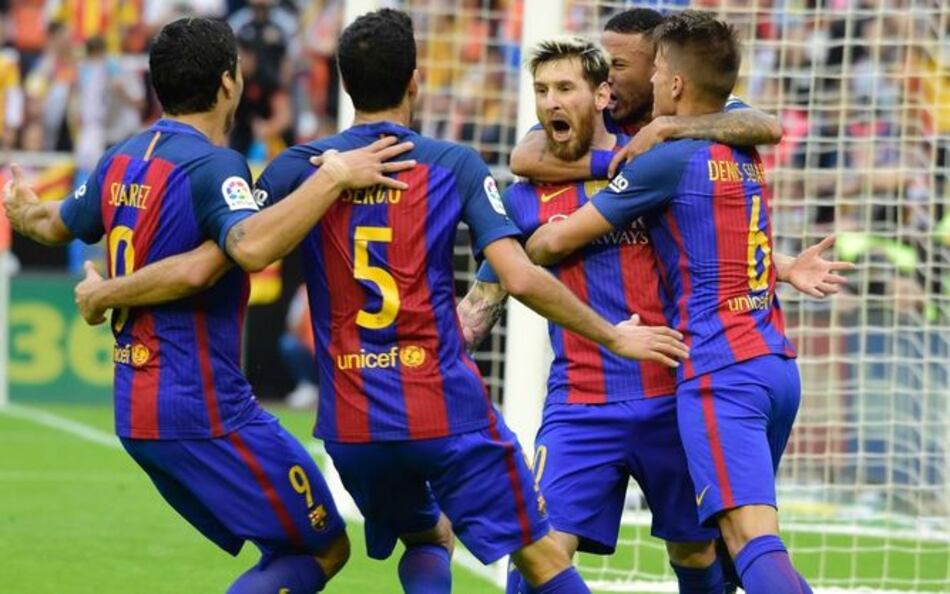 Messi y Suárez rescatan un triunfo para Barcelona en Valencia