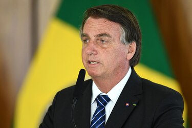 Comisión parlamentaria pide inculpar a Bolsonaro por 10 delitos durante gestión de pandemia