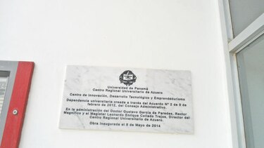 Rector de la Universidad de Panamá se niega a explicar costosas obras