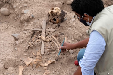 Hallan entierros de la época colonial en santuario peruano