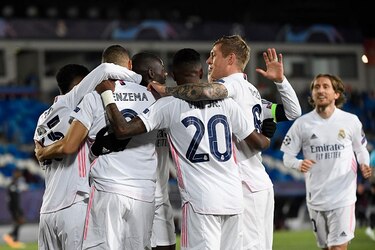 Benzema mete al Real Madrid en octavos de la Champions