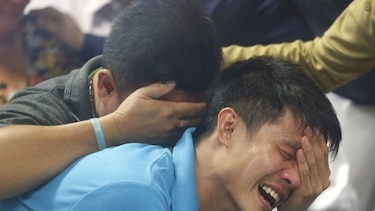 Recuperan en el mar más de 40 cuerpos de ocupantes del avión de AirAsia
