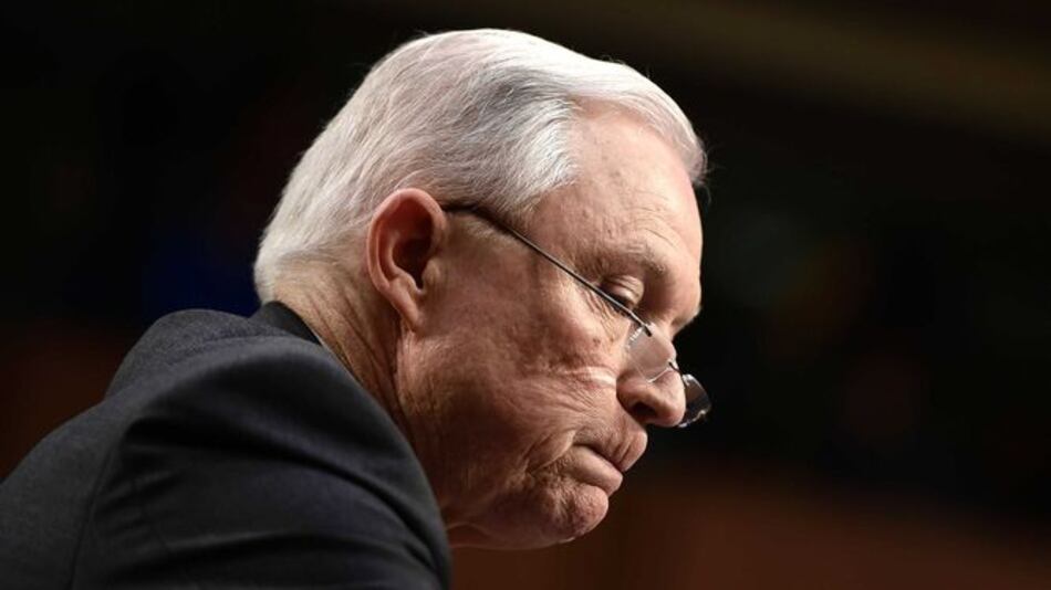 Sessions refuta las ‘acusaciones falsas e insidiosas’ sobre su relación con Rusia