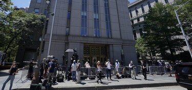 La exnovia de Jeffrey Epstein se declara no culpable de tráfico sexual de menores