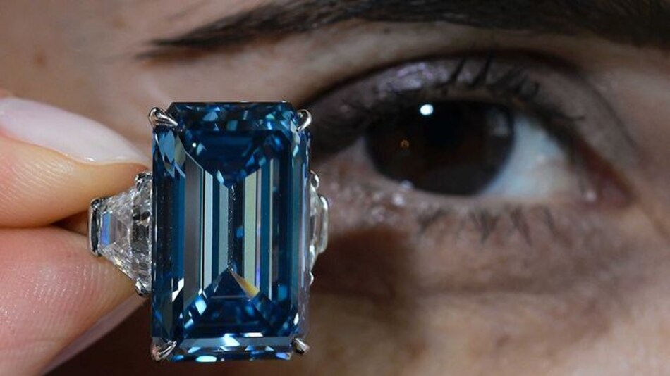 Diamante azul impone nueva marca en subasta