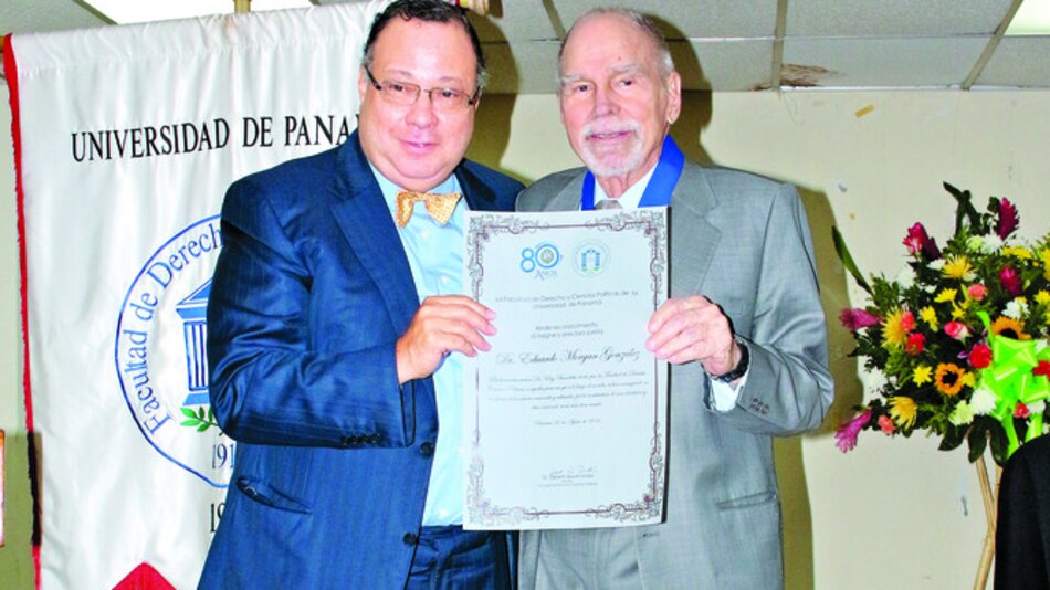 Entrega de reconocimiento