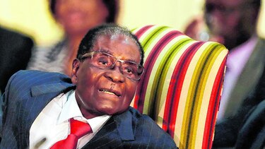 Critican a la OMS por designar a Mugabe