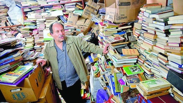 Biblioteca hecha de la basura