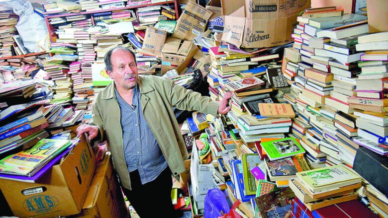 Biblioteca hecha de la basura
