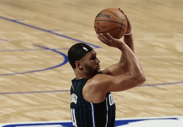 Los Magic aplastan a los Cavs y reabren la serie