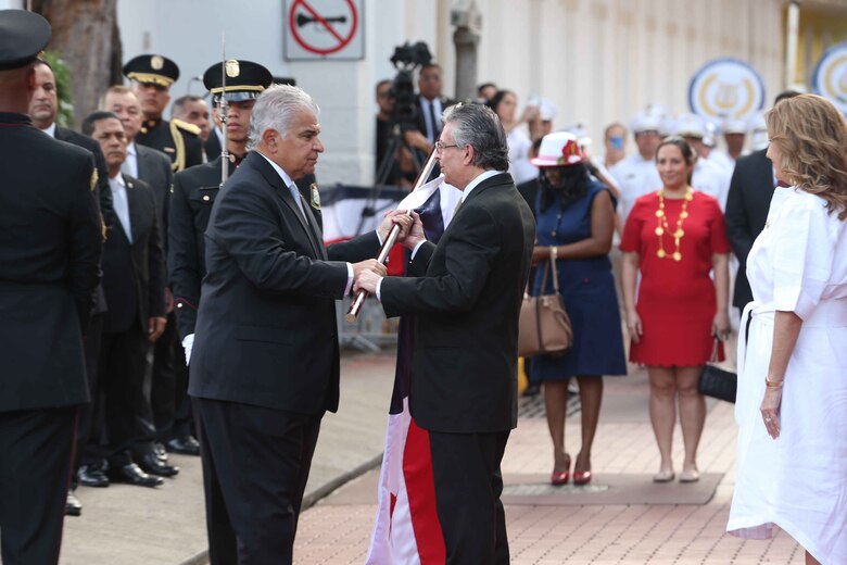 Panamá celebra 121 años de separación de Colombia con las tradicionales dianas en el Palacio de Las Garzas