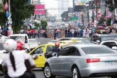 Docentes marchan en espera de respuesta