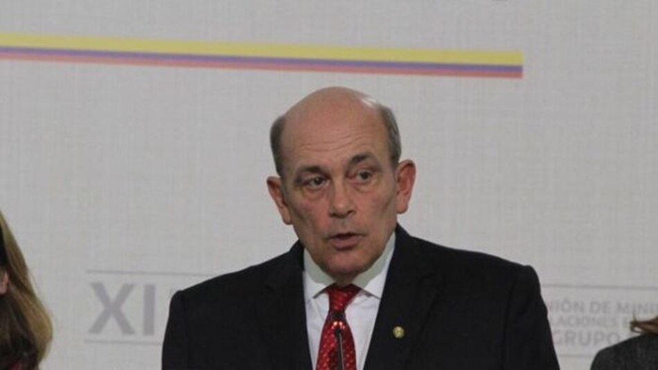 Perú cancelará visa a miembros de Embajada de Venezuela