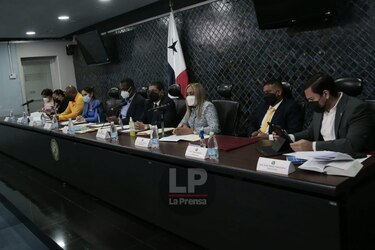 Diputados archivan denuncias contra exmagistrados de la Corte Suprema