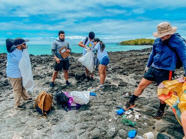 Recolectan 1,627 kilos de desechos en las islas ecuatorianas de Galápagos