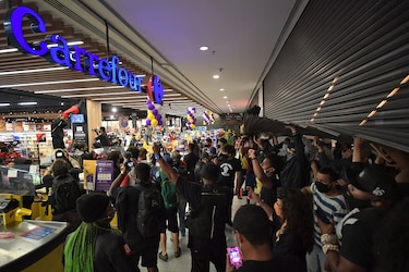 Protestas en Brasil tras muerte brutal de afrodescendiente en supermercado
