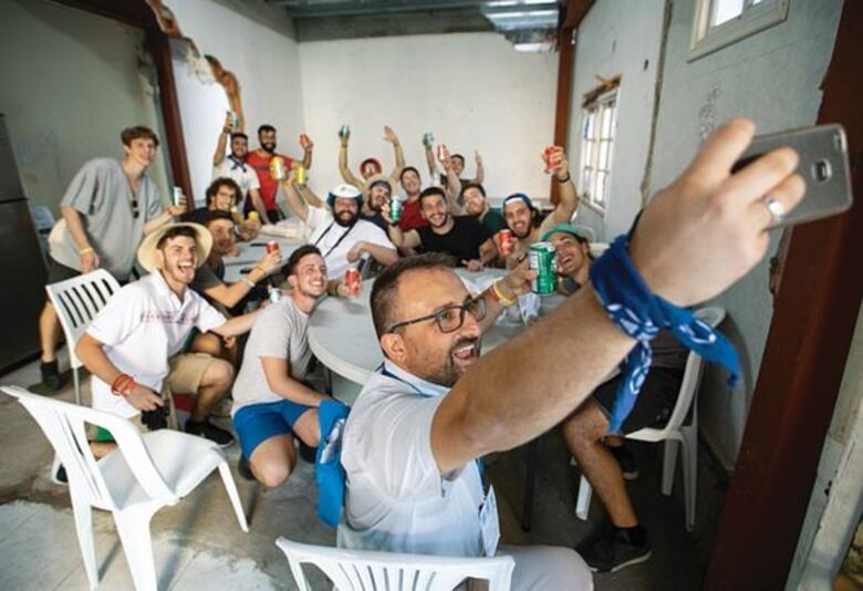 La tarea de brindar posada a 60 peregrinos de la JMJ 2019