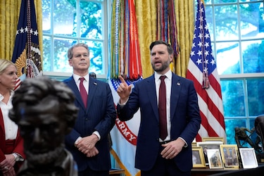 Vance: Trump quiere que Gaza y Cisjordania sean controladas por quienes ‘viven allí’