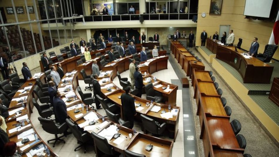 Asamblea cita al administrador de la ACP y al director de la CSS