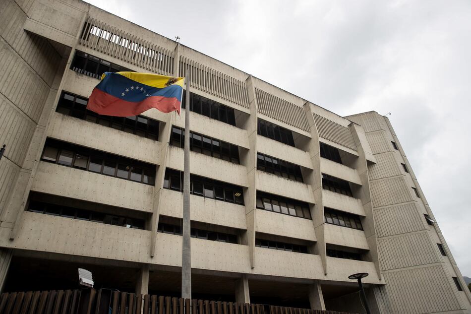 Supremo de Venezuela convoca a los 10 candidatos presidenciales a comparecer este viernes