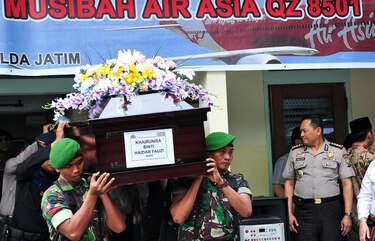 Sigue en el misterio que causó la caída del avión de AirAsia