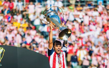 Detienen al exfutbolista Omar Bravo por presunto abuso a una menor