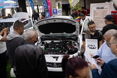 Maduro anuncia que ensamblarán automóviles iraníes