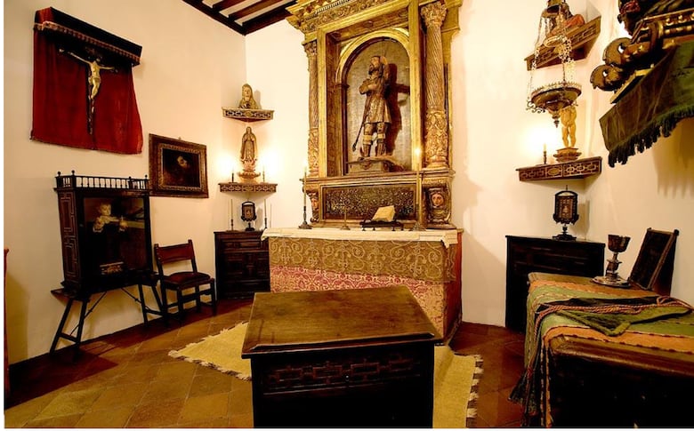 De la vida cotidiana en el Panamá colonial; estrados y oratorios