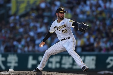 Javy Guerra firma con la organización de los Bravos de Atlanta