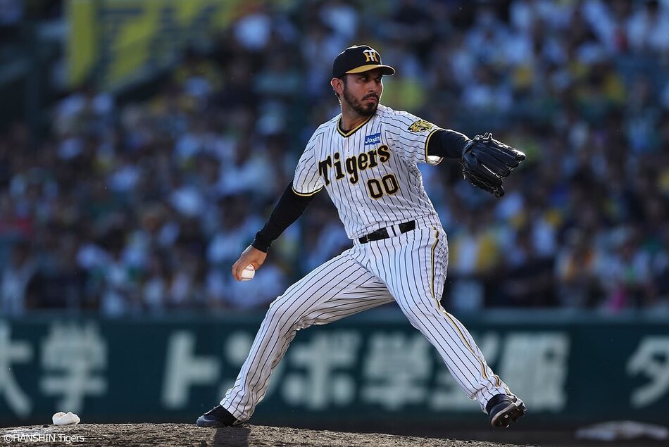 Panameño Javy Guerra renueva con los Tigres de Hanshin