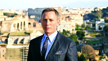 Operan a Daniel Craig tras lesión en la rodilla