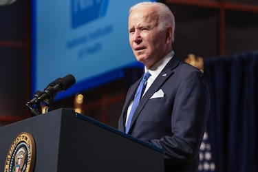 Biden recibe el apoyo de Trump, Harris y Obama tras ser diagnosticado con cáncer de próstata