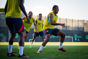 Koundé ya tiene el visto bueno para jugar hoy con el Barça
