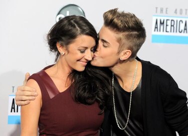 Bieber domina los premios AMA; Shakira gana