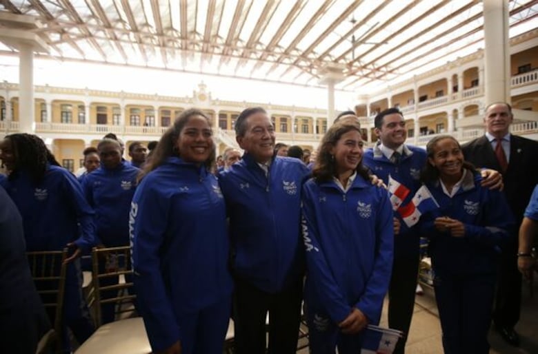 Cortizo entrega bandera a atletas panameños que competirán en Juegos Panamericanos de Lima