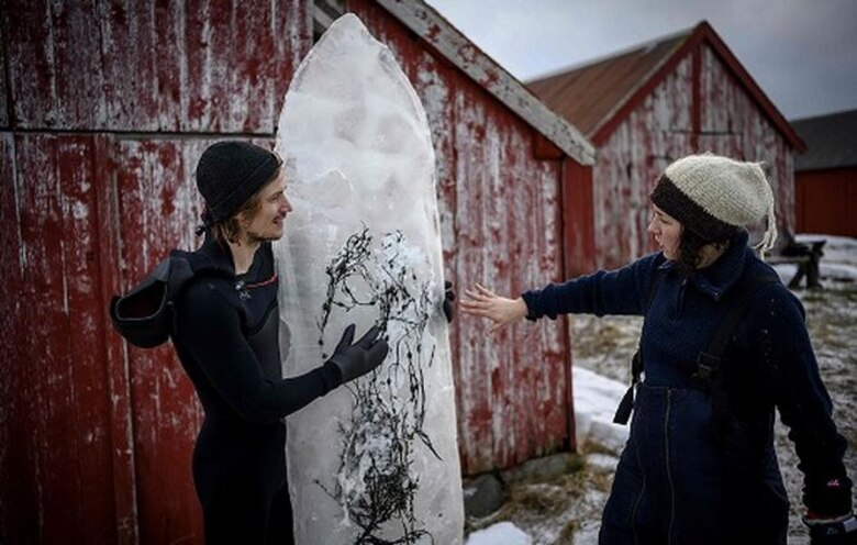 Una tabla de surf de hielo para domar las olas del Ártico