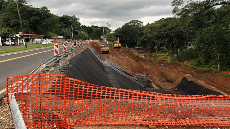 Se hunde un tramo de la vía Transístmica en Buena Vista de Colón
