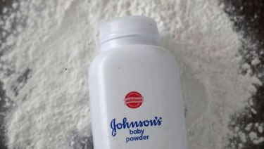 Johnson & Johnson suspende la venta de sus polvos de talco en todo el mundo