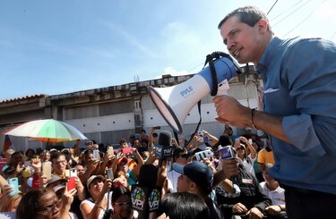Crisis por denuncias de corrupción amenaza el liderazgo de Guaidó en Venezuela