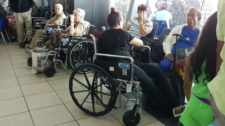 Tocumen a oscuras y los pasajeros se impacientan